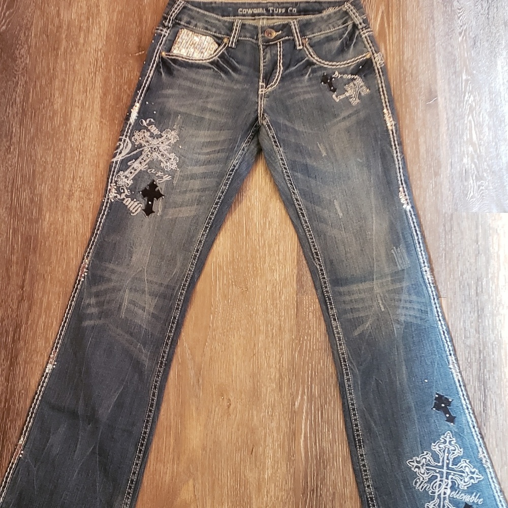 Cowgirl Tuff Jean's UNBELIEVABLE Embroidered  28